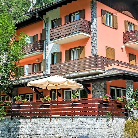 Hotel Ristorante Sasso Remenno Val Masino Exteriör bild