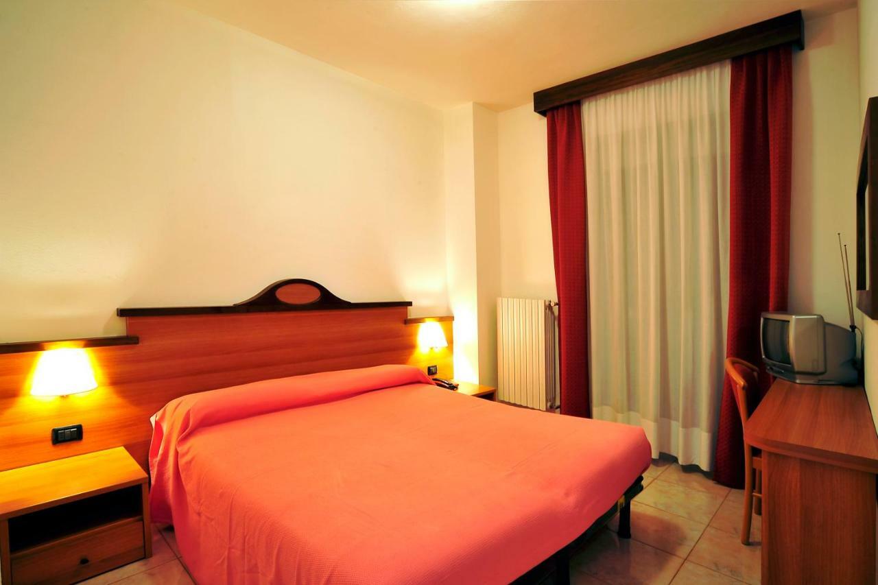 Hotel Ristorante Sasso Remenno Val Masino Exteriör bild
