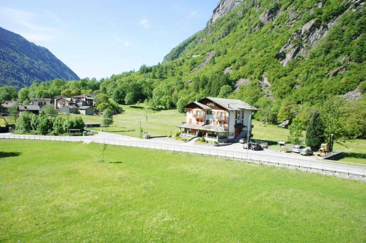 Hotel Ristorante Sasso Remenno Val Masino Exteriör bild